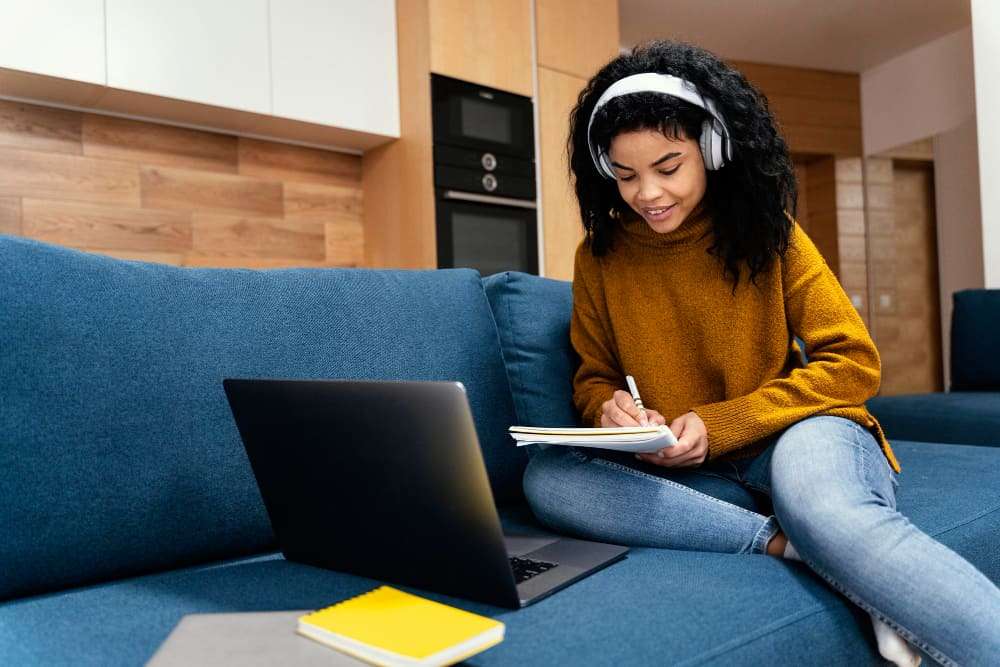 Benefits of an online Spanish course for teenagers